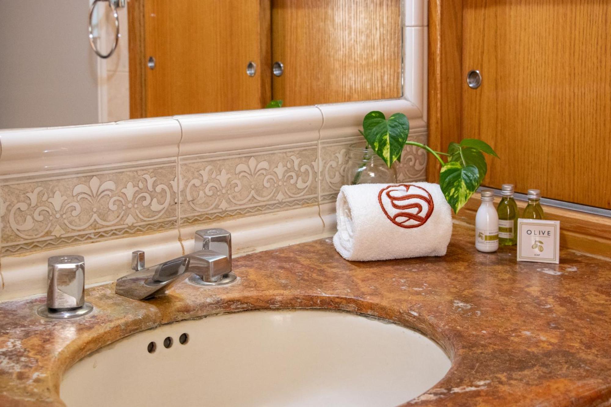 Suites Sevilla بويبلا المظهر الخارجي الصورة